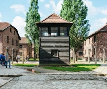 Auschwitz-Birkenau: Guided Tour + Transport